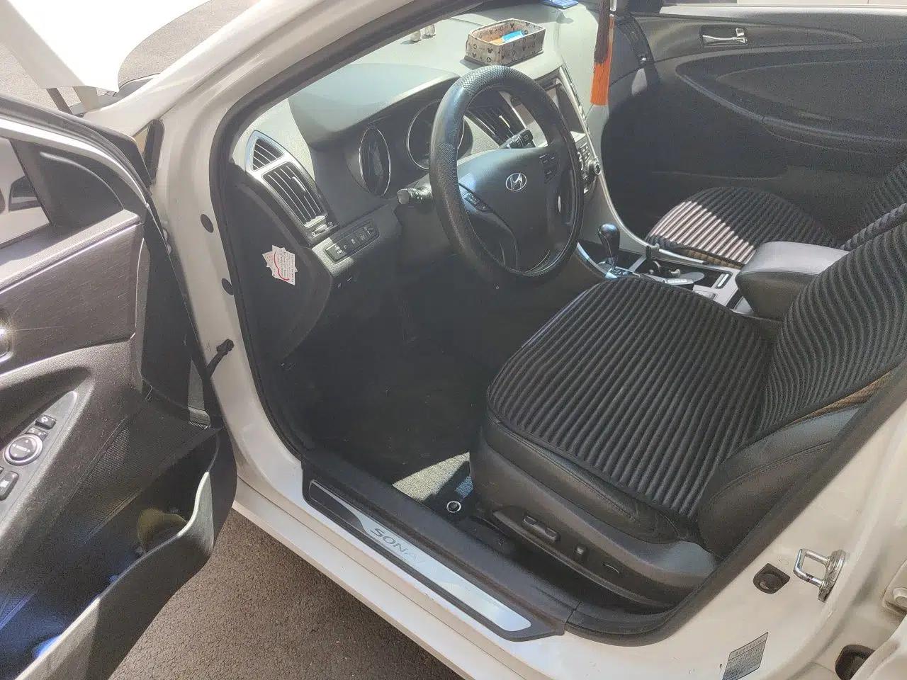 Hyundai Sonata 2011 2.0L Automatic Luxury Edition — миниатюра 17