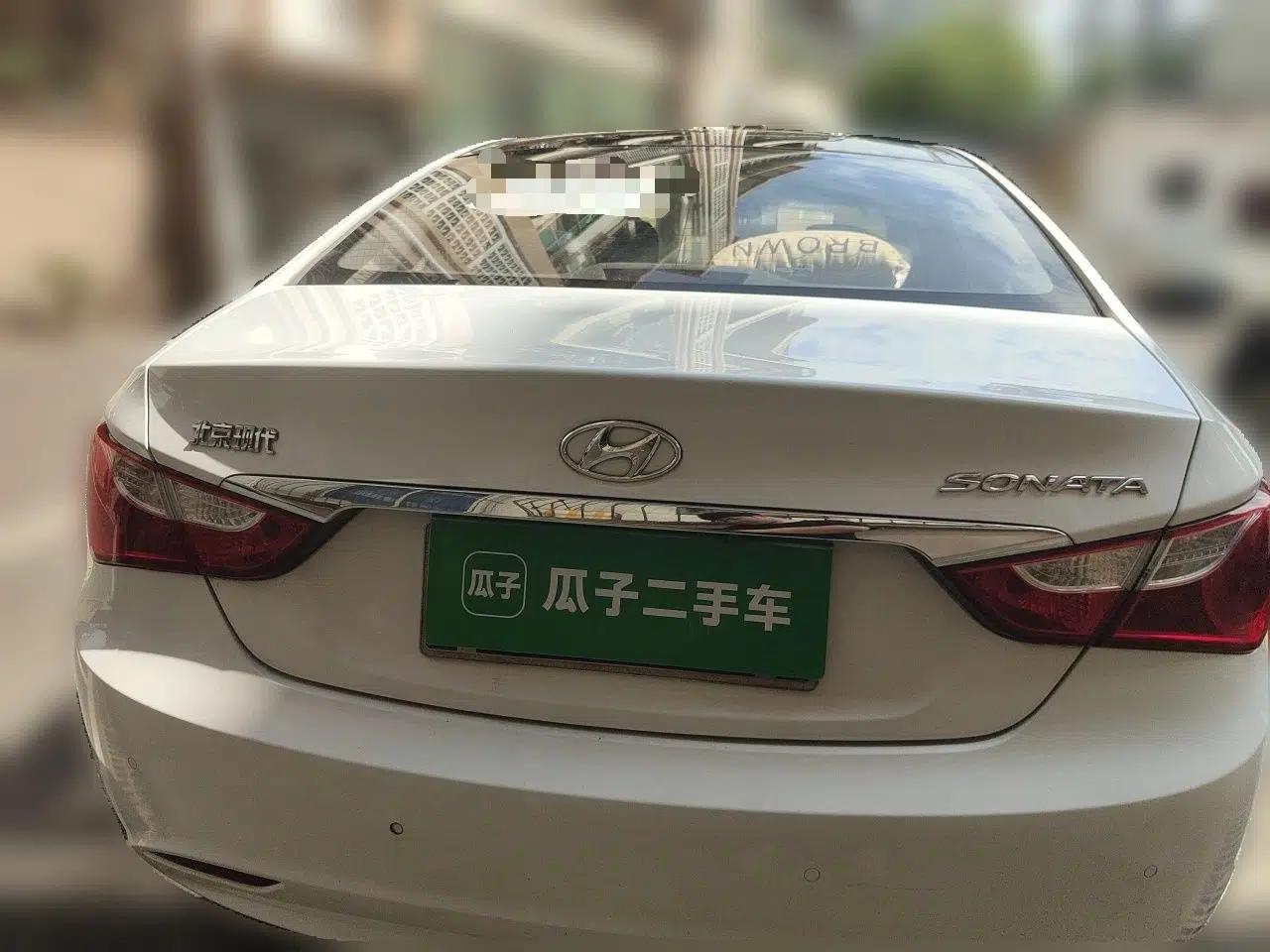 Hyundai Sonata 2011 2.0L Automatic Luxury Edition — миниатюра 5