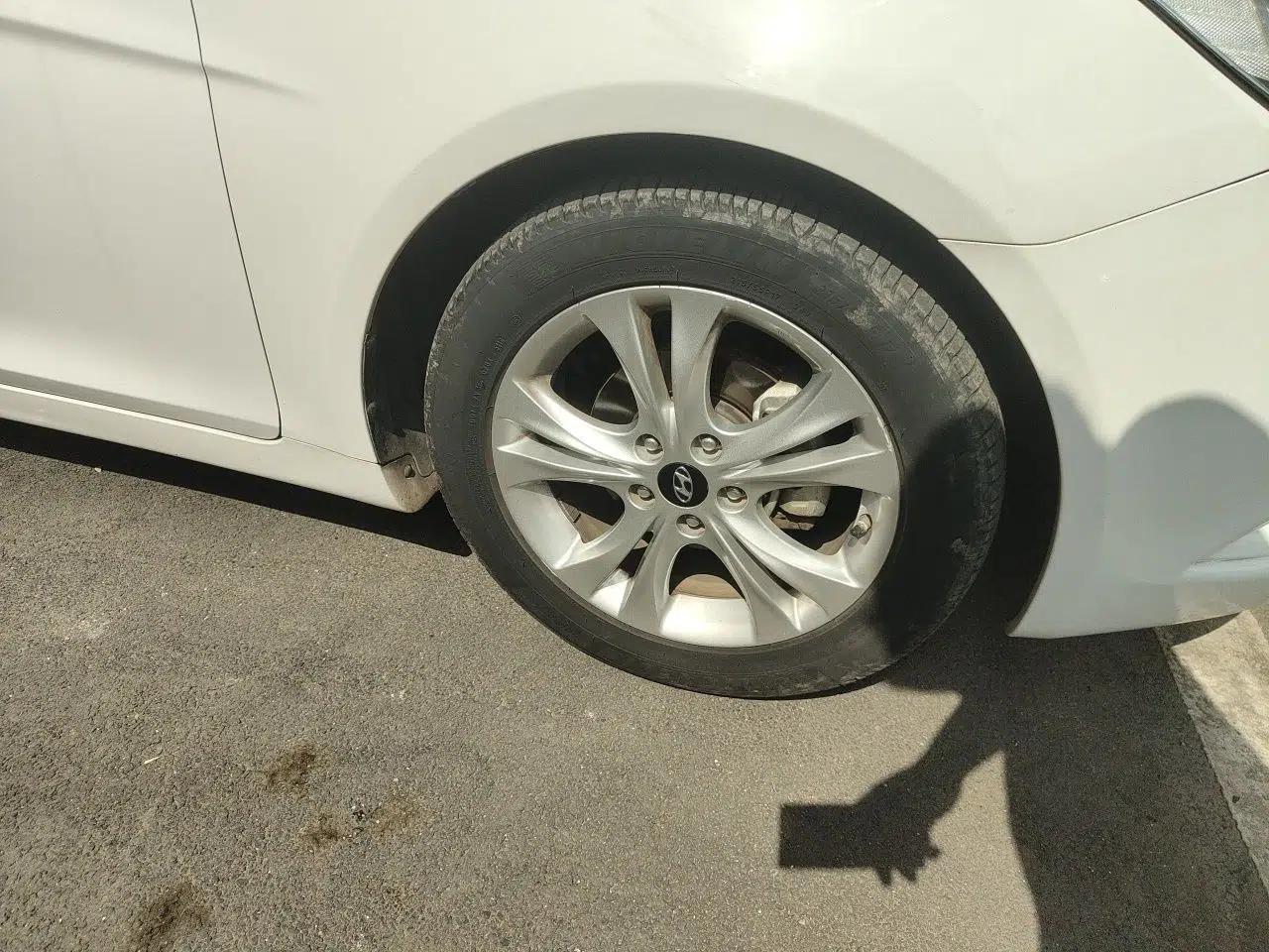 Hyundai Sonata 2011 2.0L Automatic Luxury Edition — миниатюра 8