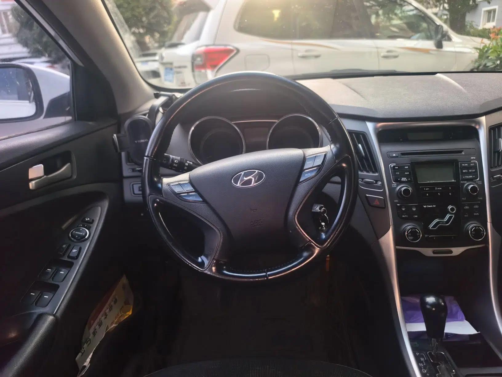 Hyundai Sonata 2013 2.0L Automatic Leading Edition — миниатюра 11