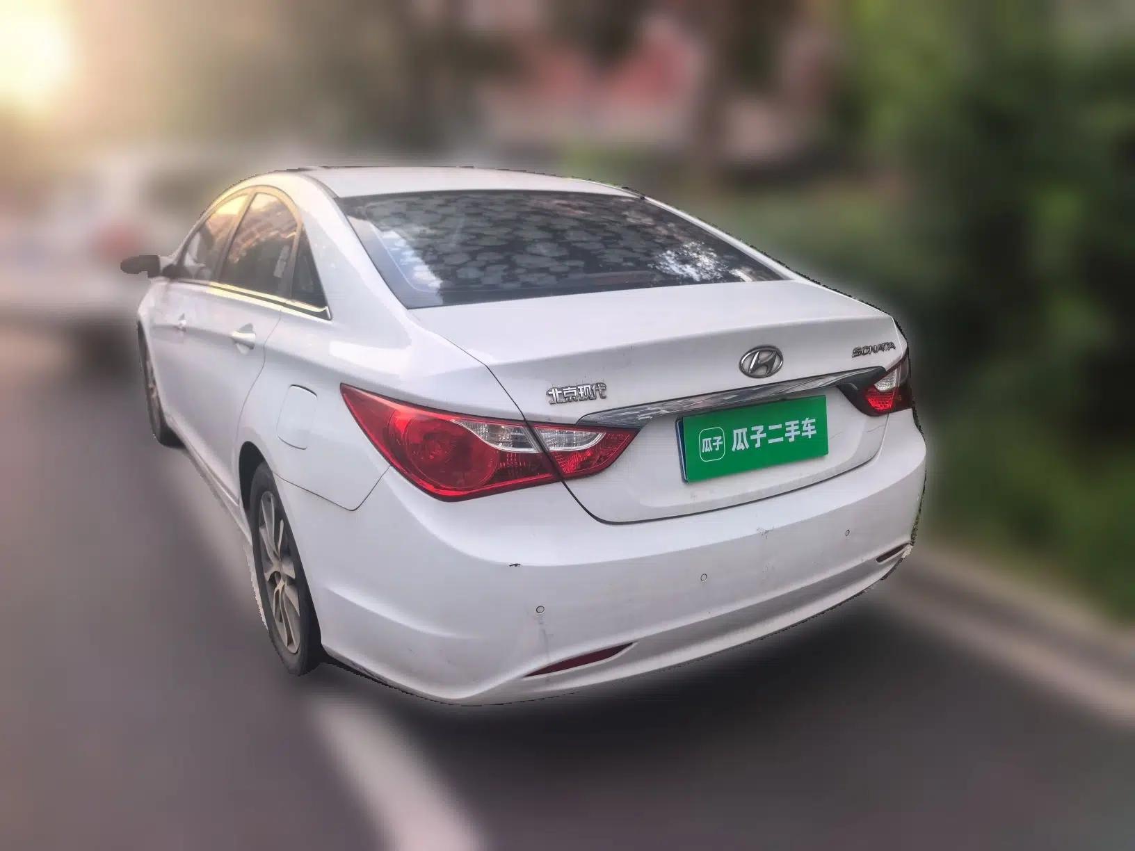 Hyundai Sonata 2013 2.0L Automatic Leading Edition — миниатюра 4