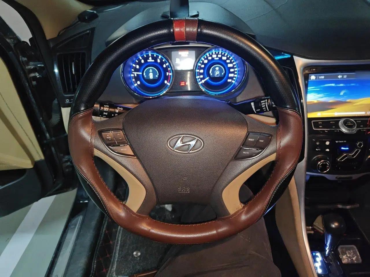 Hyundai Sonata 2011 2.0L Automatic Luxury Edition — миниатюра 11