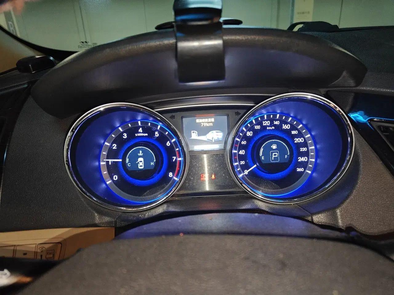 Hyundai Sonata 2011 2.0L Automatic Luxury Edition — миниатюра 12