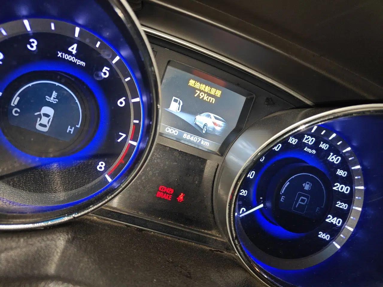 Hyundai Sonata 2011 2.0L Automatic Luxury Edition — миниатюра 13
