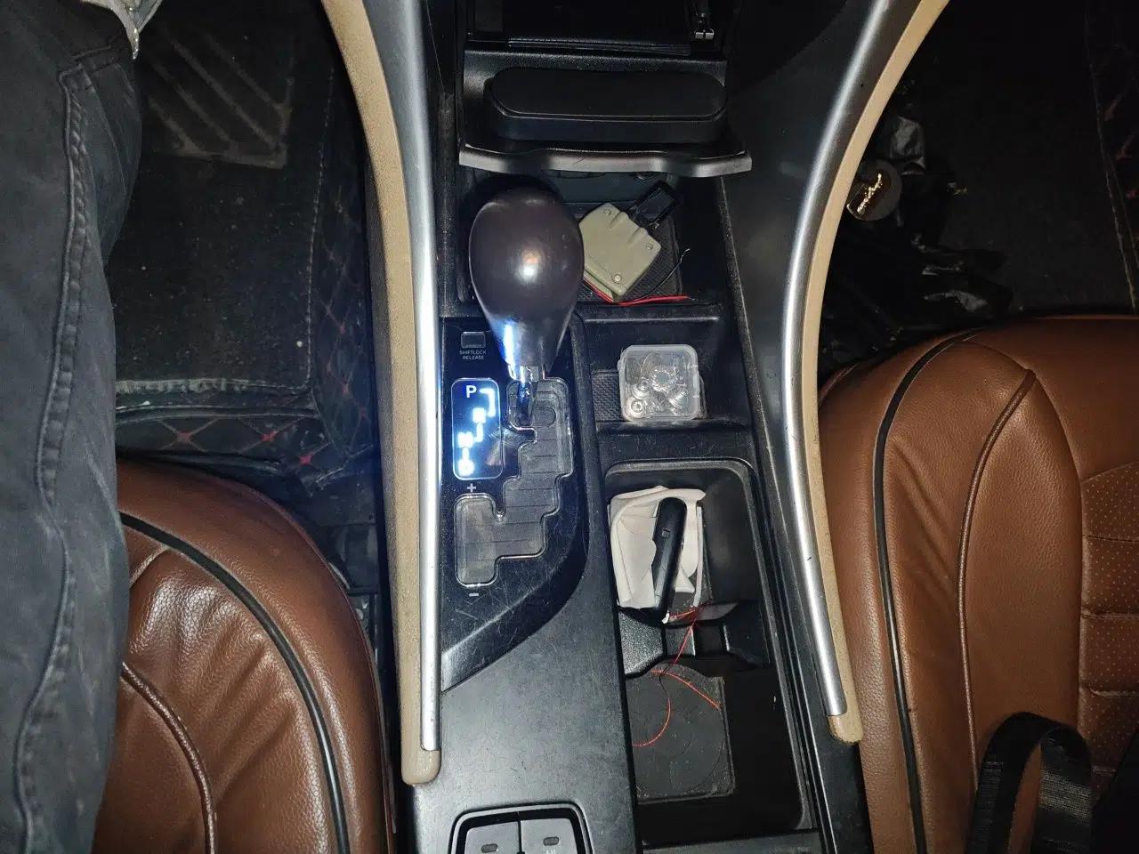 Hyundai Sonata 2011 2.0L Automatic Luxury Edition — миниатюра 15