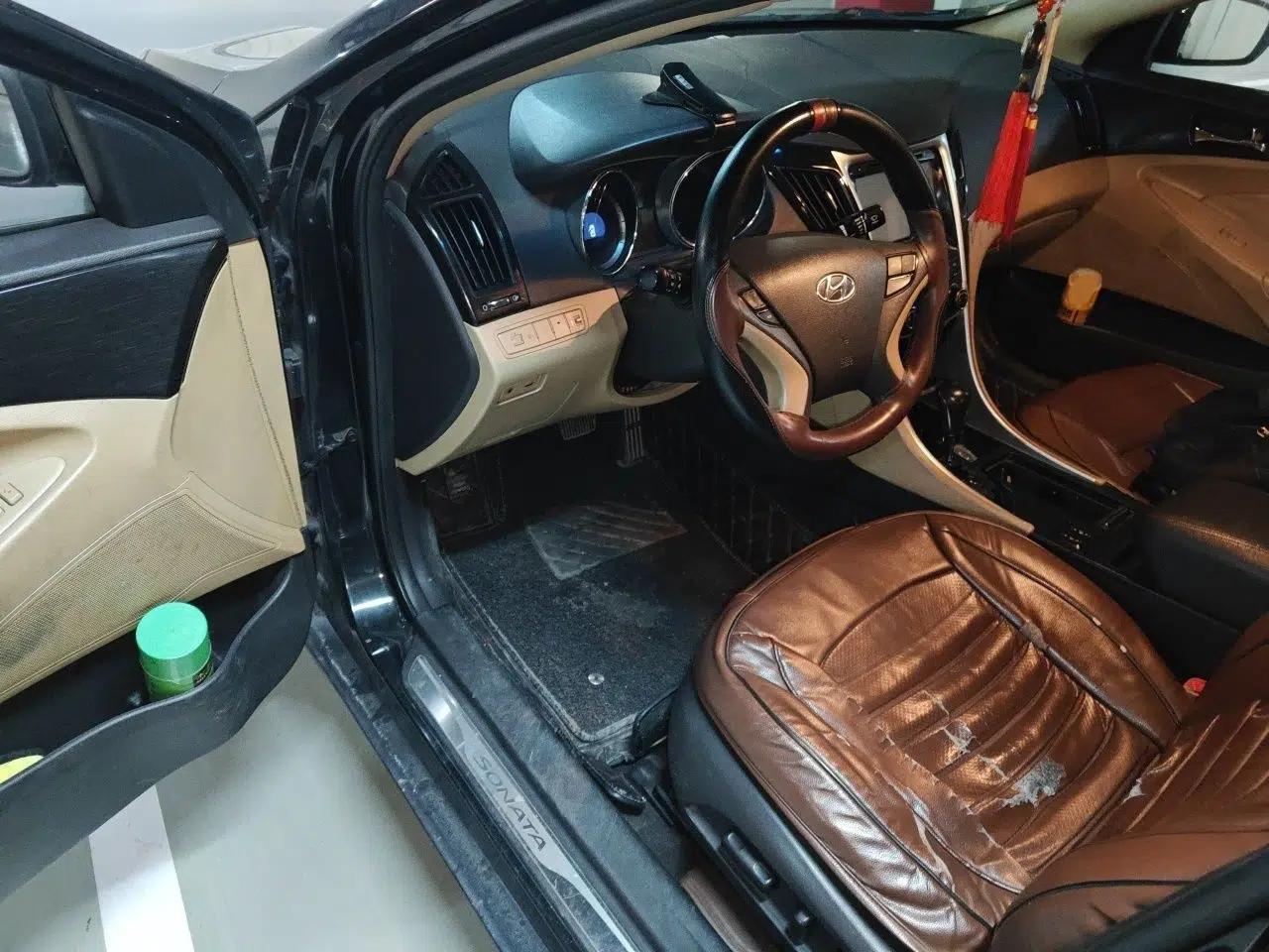 Hyundai Sonata 2011 2.0L Automatic Luxury Edition — миниатюра 17