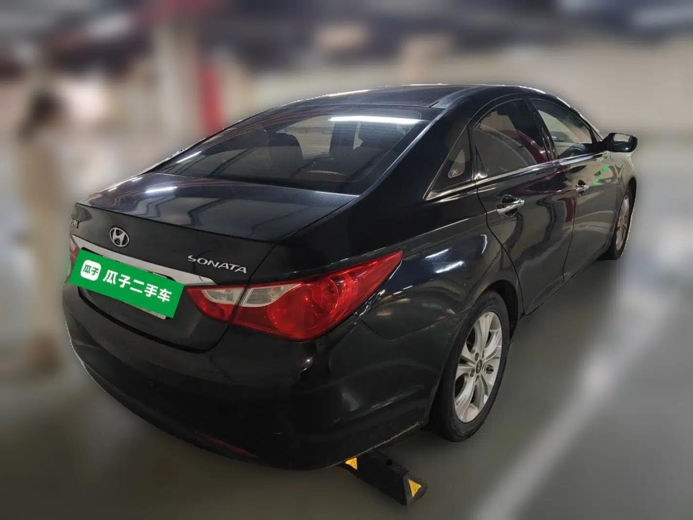 Hyundai Sonata 2011 2.0L Automatic Luxury Edition — миниатюра 6