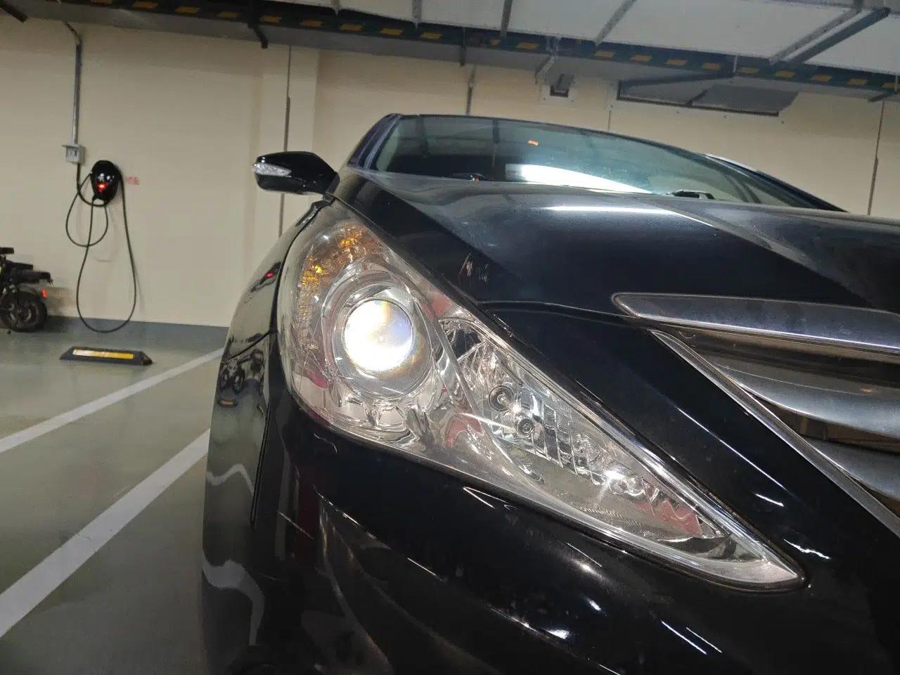 Hyundai Sonata 2011 2.0L Automatic Luxury Edition — миниатюра 7
