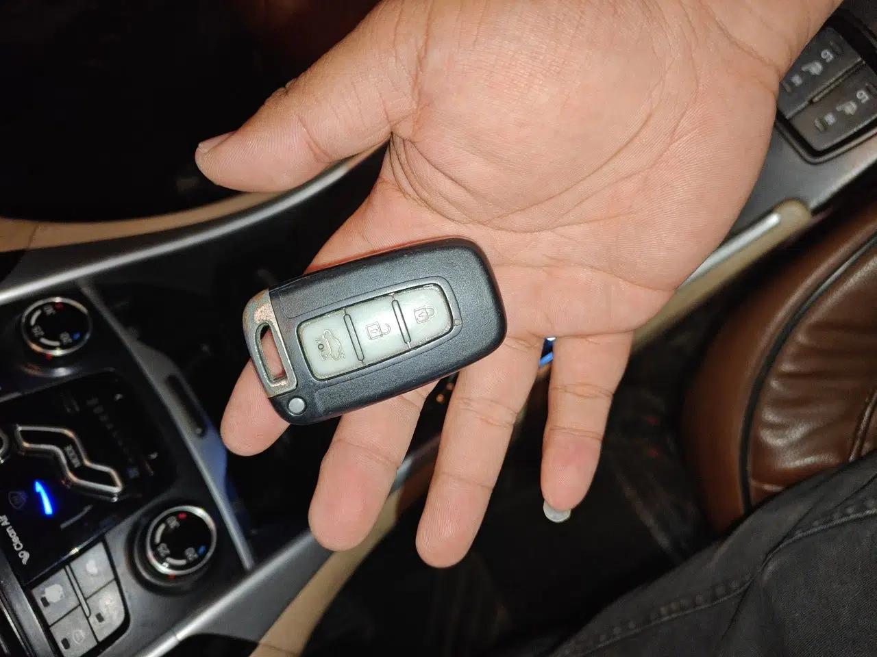 Hyundai Sonata 2011 2.0L Automatic Luxury Edition — миниатюра 9
