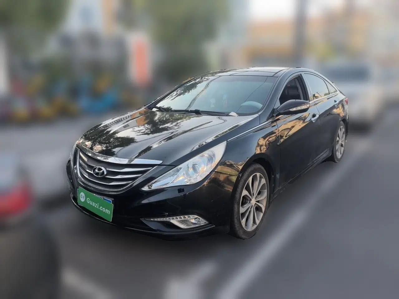 Hyundai Sonata 2013 2.4L Automatic Luxury Version China IV Standard — миниатюра 1