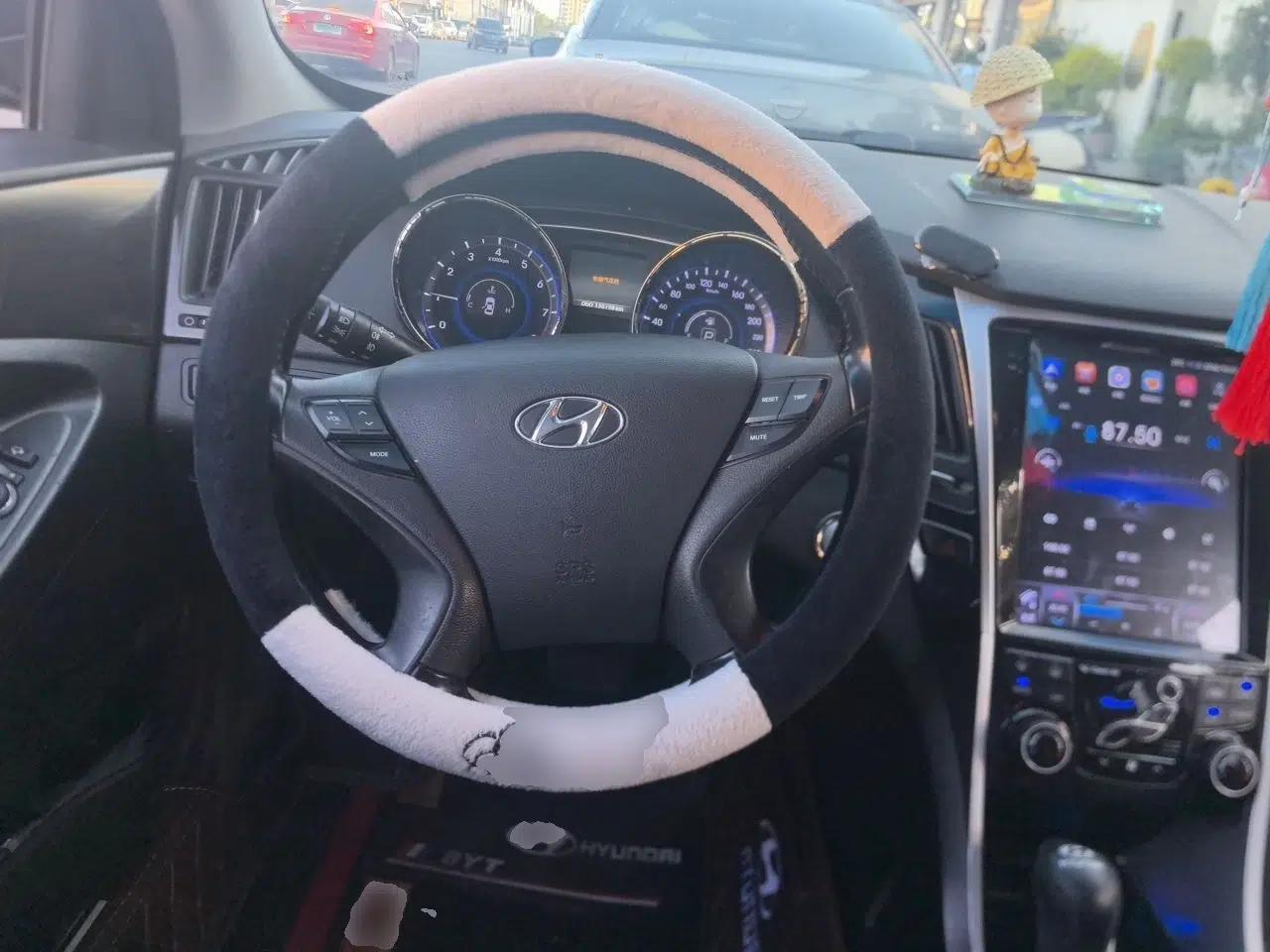 Hyundai Sonata 2013 2.4L Automatic Luxury Version China IV Standard — миниатюра 11