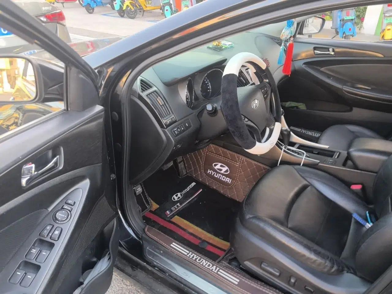 Hyundai Sonata 2013 2.4L Automatic Luxury Version China IV Standard — миниатюра 17