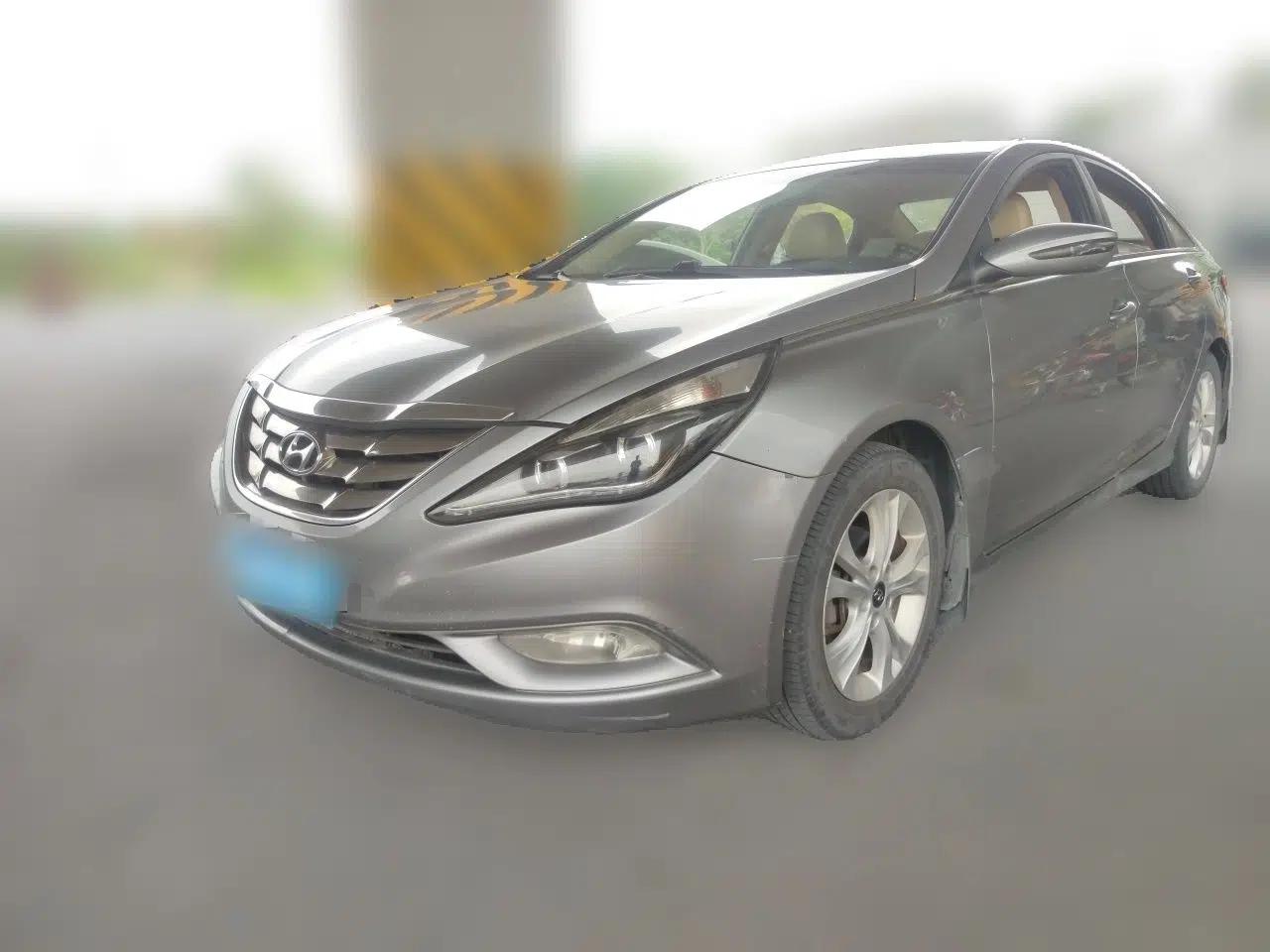 Hyundai Sonata 2011 2.0L Automatic Leading Edition — миниатюра 1