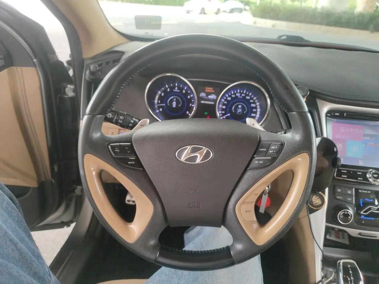 Hyundai Sonata 2011 2.0L Automatic Leading Edition — миниатюра 11