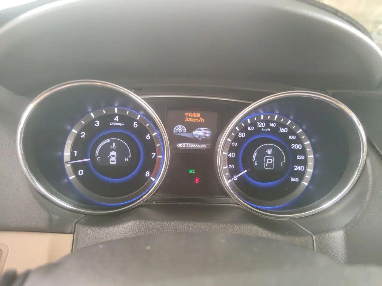 Hyundai Sonata 2011 2.0L Automatic Leading Edition — миниатюра 12