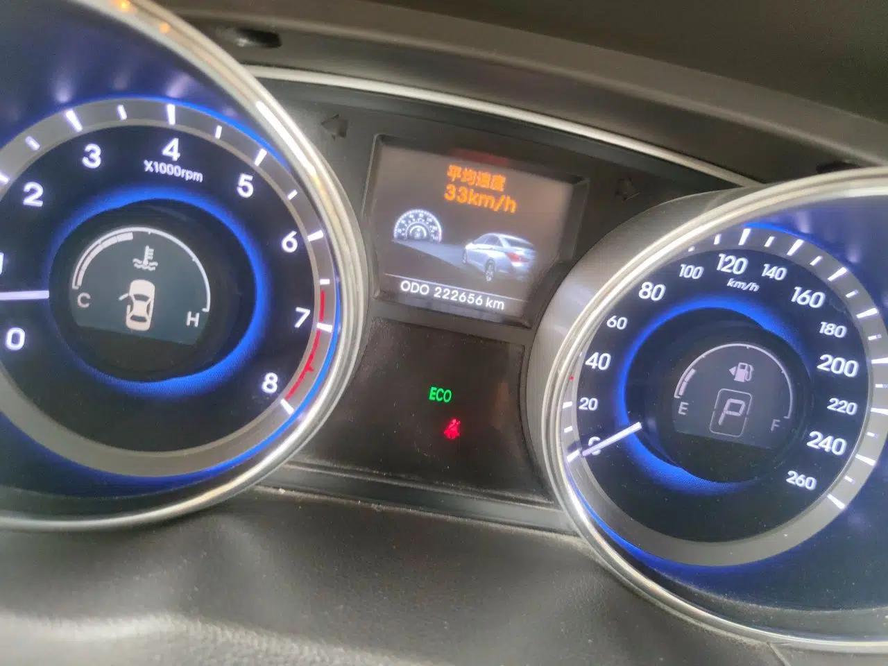 Hyundai Sonata 2011 2.0L Automatic Leading Edition — миниатюра 13