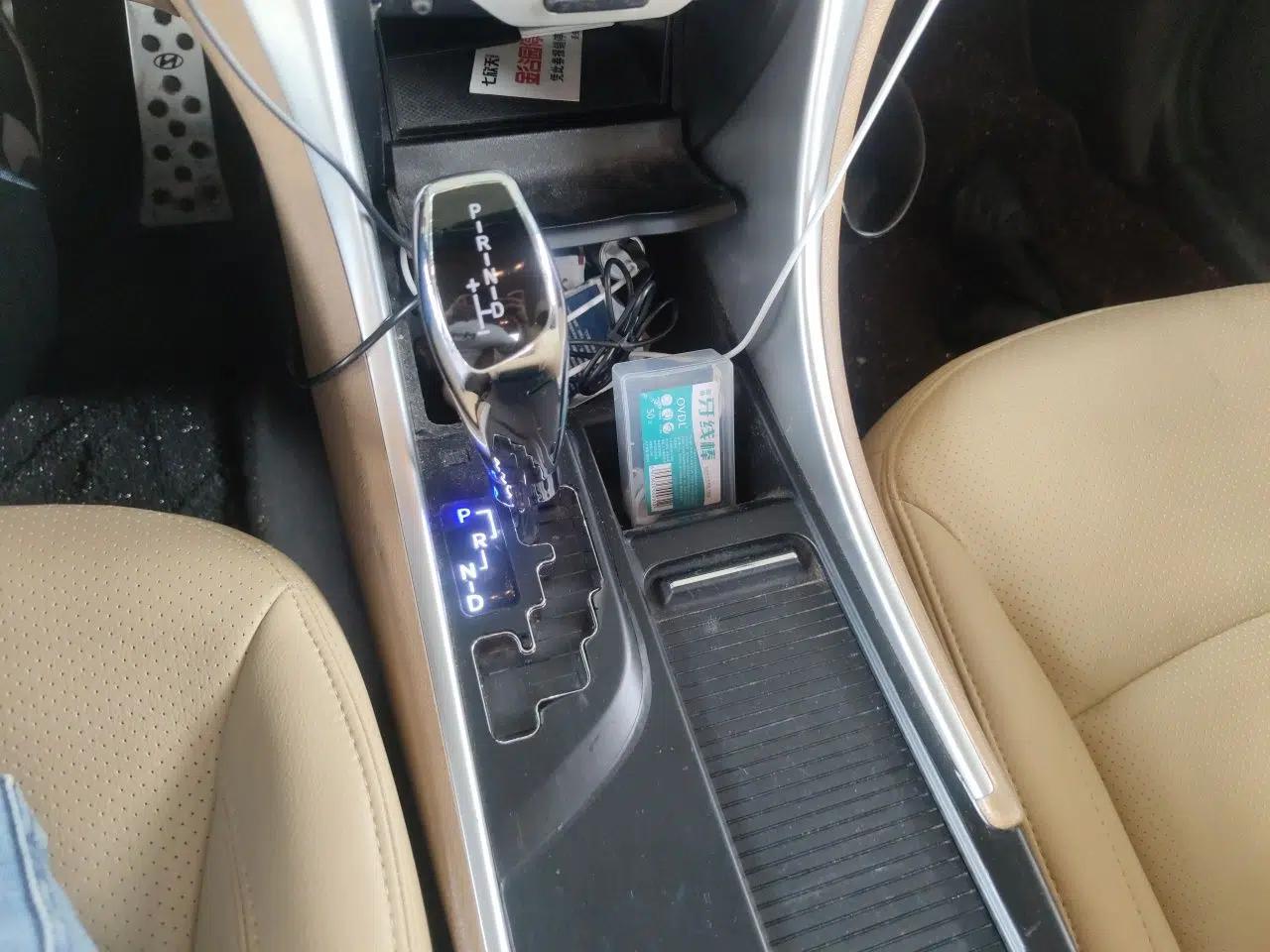 Hyundai Sonata 2011 2.0L Automatic Leading Edition — миниатюра 15