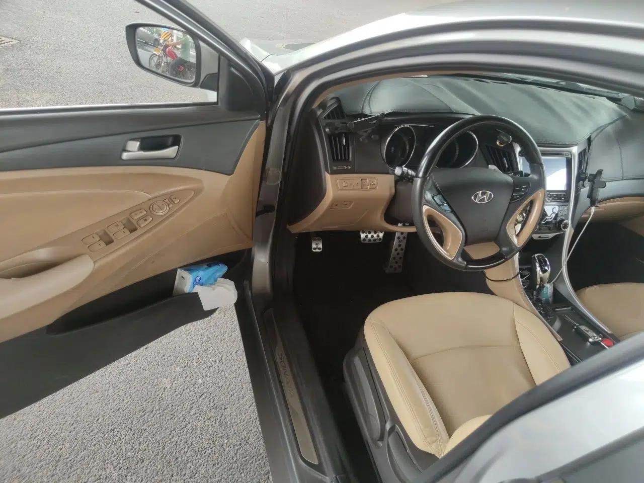 Hyundai Sonata 2011 2.0L Automatic Leading Edition — миниатюра 17