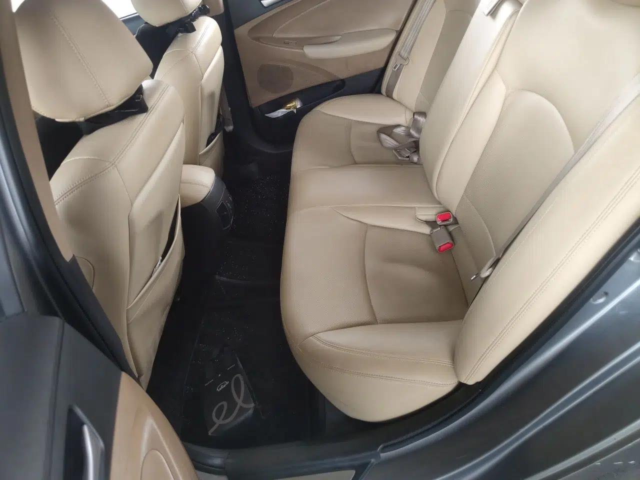 Hyundai Sonata 2011 2.0L Automatic Leading Edition — миниатюра 18
