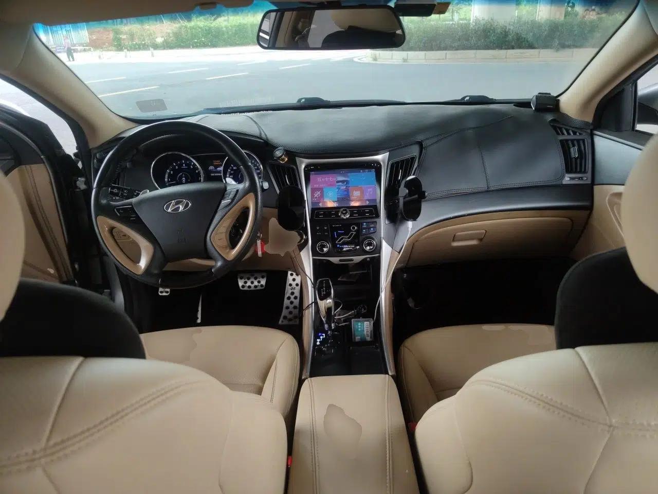 Hyundai Sonata 2011 2.0L Automatic Leading Edition — миниатюра 10