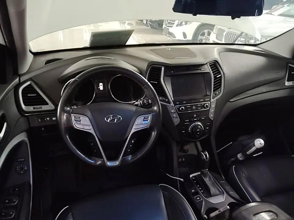 Hyundai Santa Fe 2017 2.0T Automatic All-Wheel Drive Smart 7-Seater — миниатюра 13