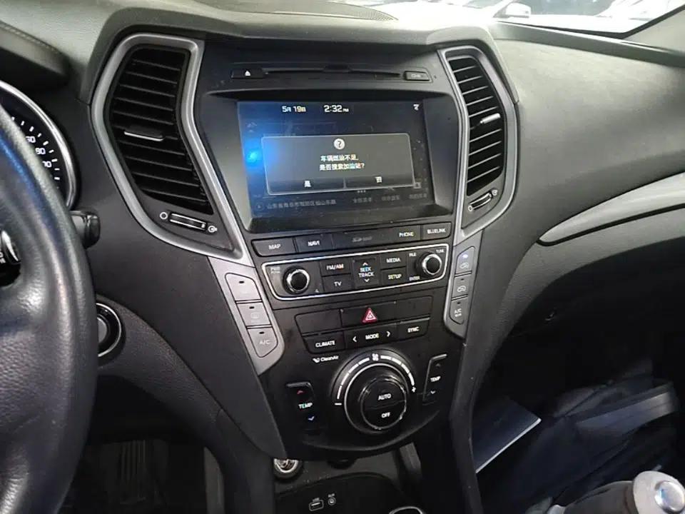 Hyundai Santa Fe 2017 2.0T Automatic All-Wheel Drive Smart 7-Seater — миниатюра 16
