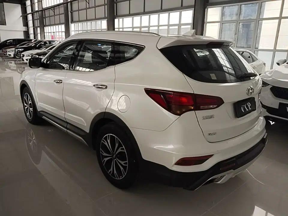 Hyundai Santa Fe 2017 2.0T Automatic All-Wheel Drive Smart 7-Seater — миниатюра 4