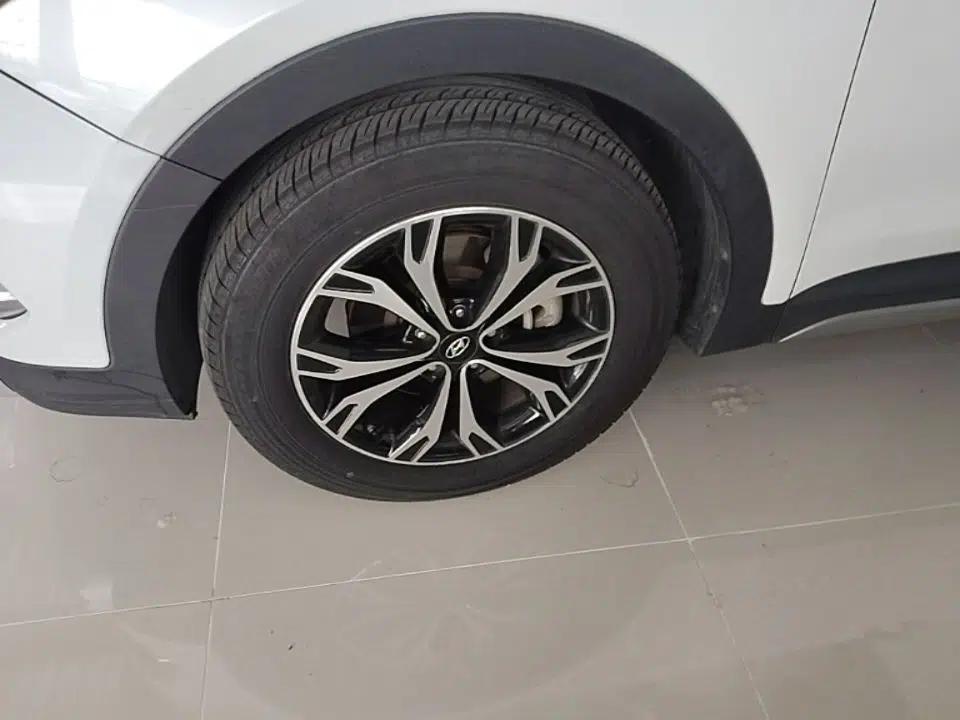 Hyundai Santa Fe 2017 2.0T Automatic All-Wheel Drive Smart 7-Seater — миниатюра 8