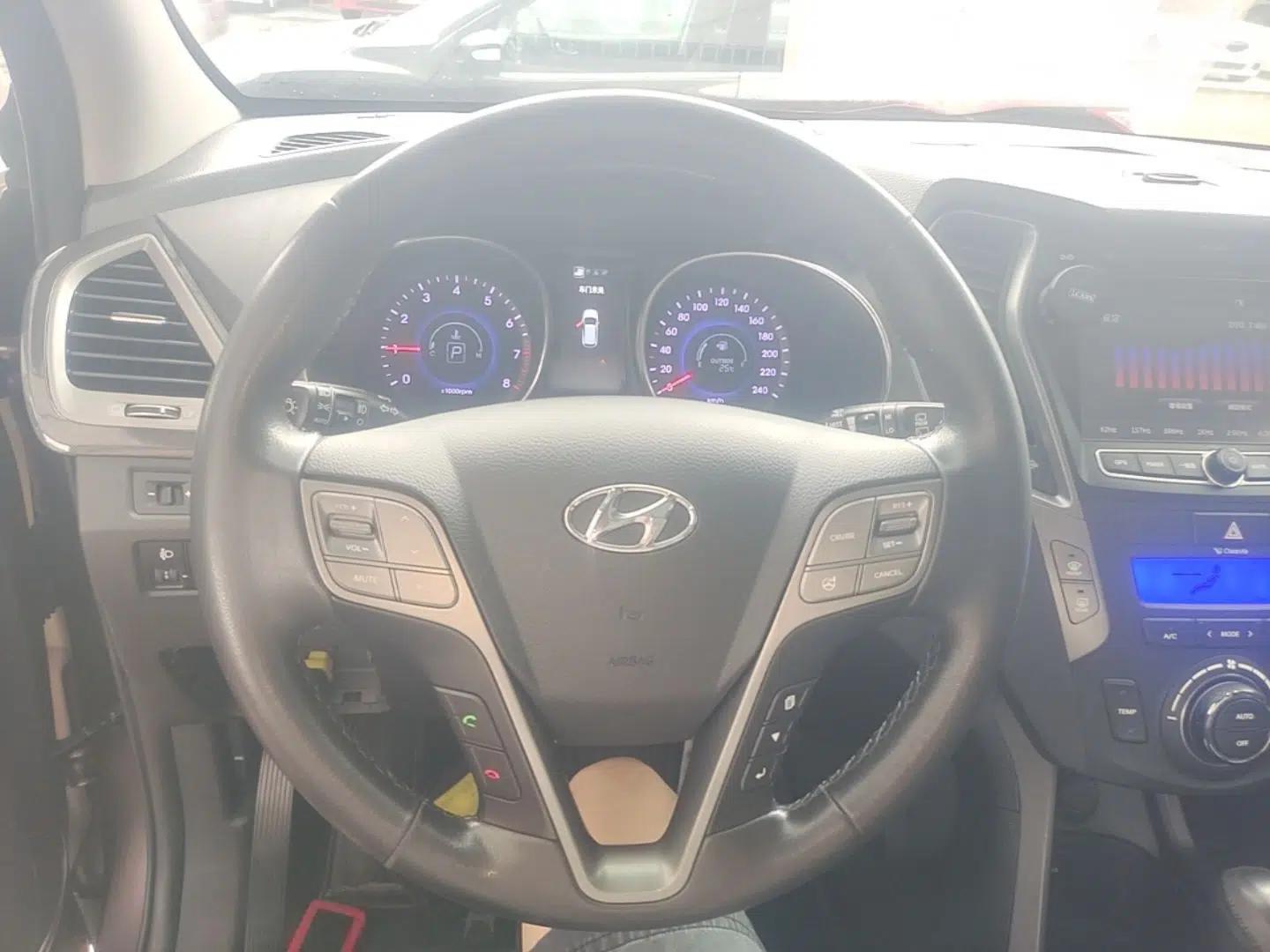 Hyundai Santa Fe 2013 2.4L Automatic Two-Wheel Drive Smart Version — миниатюра 14