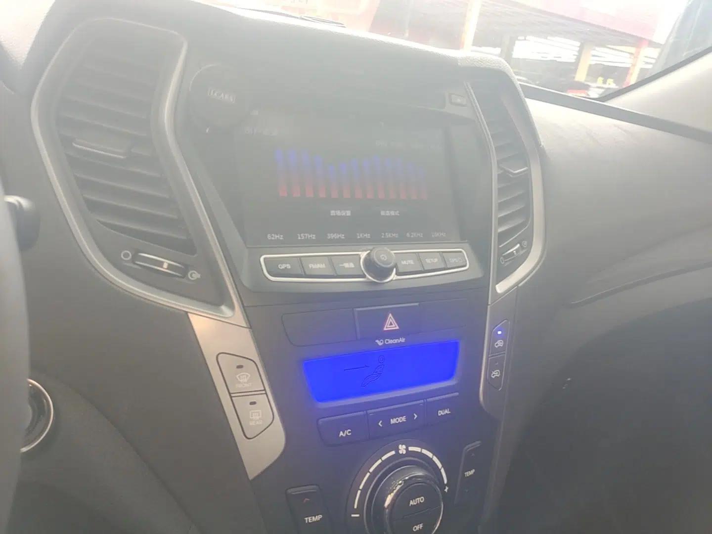 Hyundai Santa Fe 2013 2.4L Automatic Two-Wheel Drive Smart Version — миниатюра 16