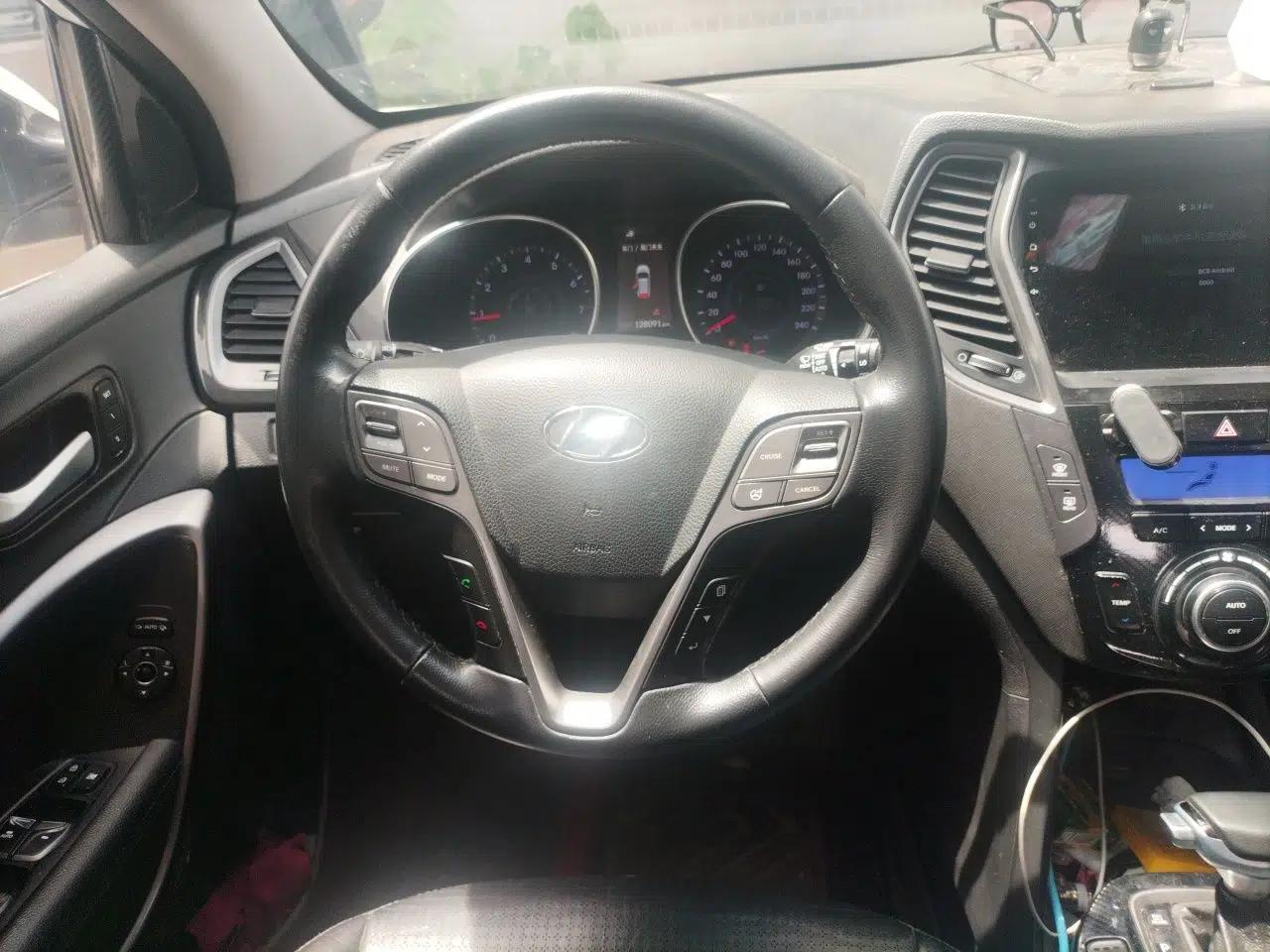 Hyundai Santa Fe 2013 2.0T Automatic All-Wheel Drive Top Trim — миниатюра 11