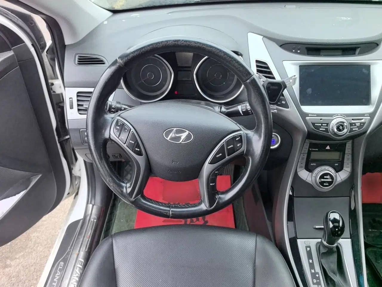 Hyundai Elantra (5th Generation / Langdong) 2015 1.6L Automatic Luxury Model — миниатюра 11