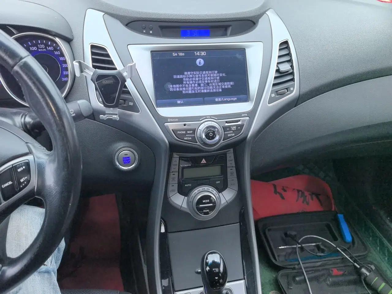 Hyundai Elantra (5th Generation / Langdong) 2015 1.6L Automatic Luxury Model — миниатюра 14