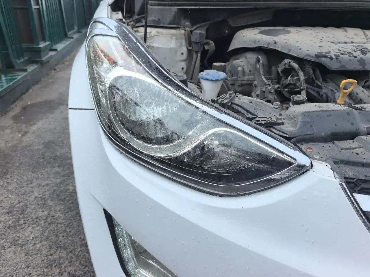 Hyundai Elantra (5th Generation / Langdong) 2015 1.6L Automatic Luxury Model — миниатюра 7