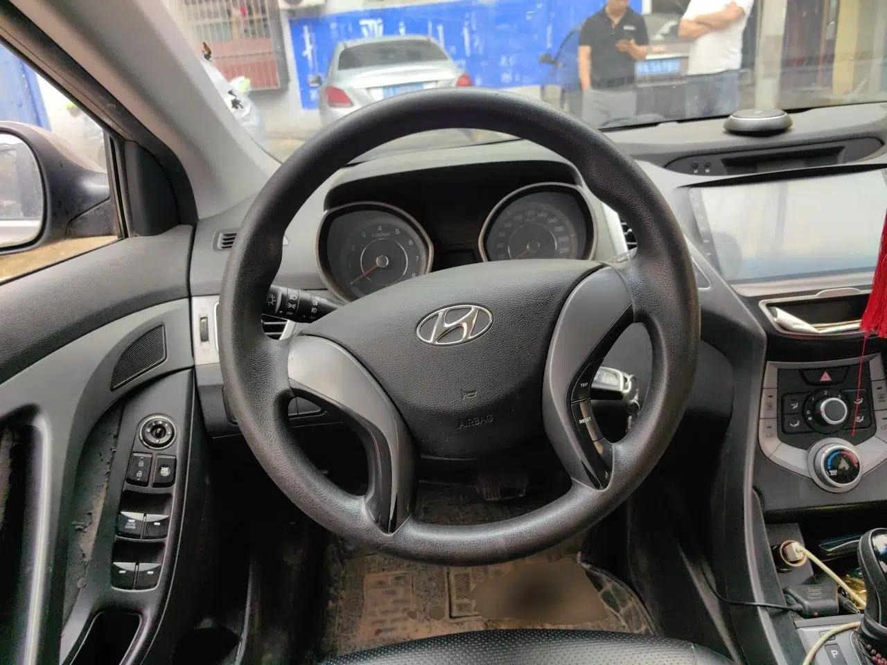 Hyundai Elantra (5th Generation / Langdong) 2015 1.6L Automatic Fashion Model — миниатюра 11