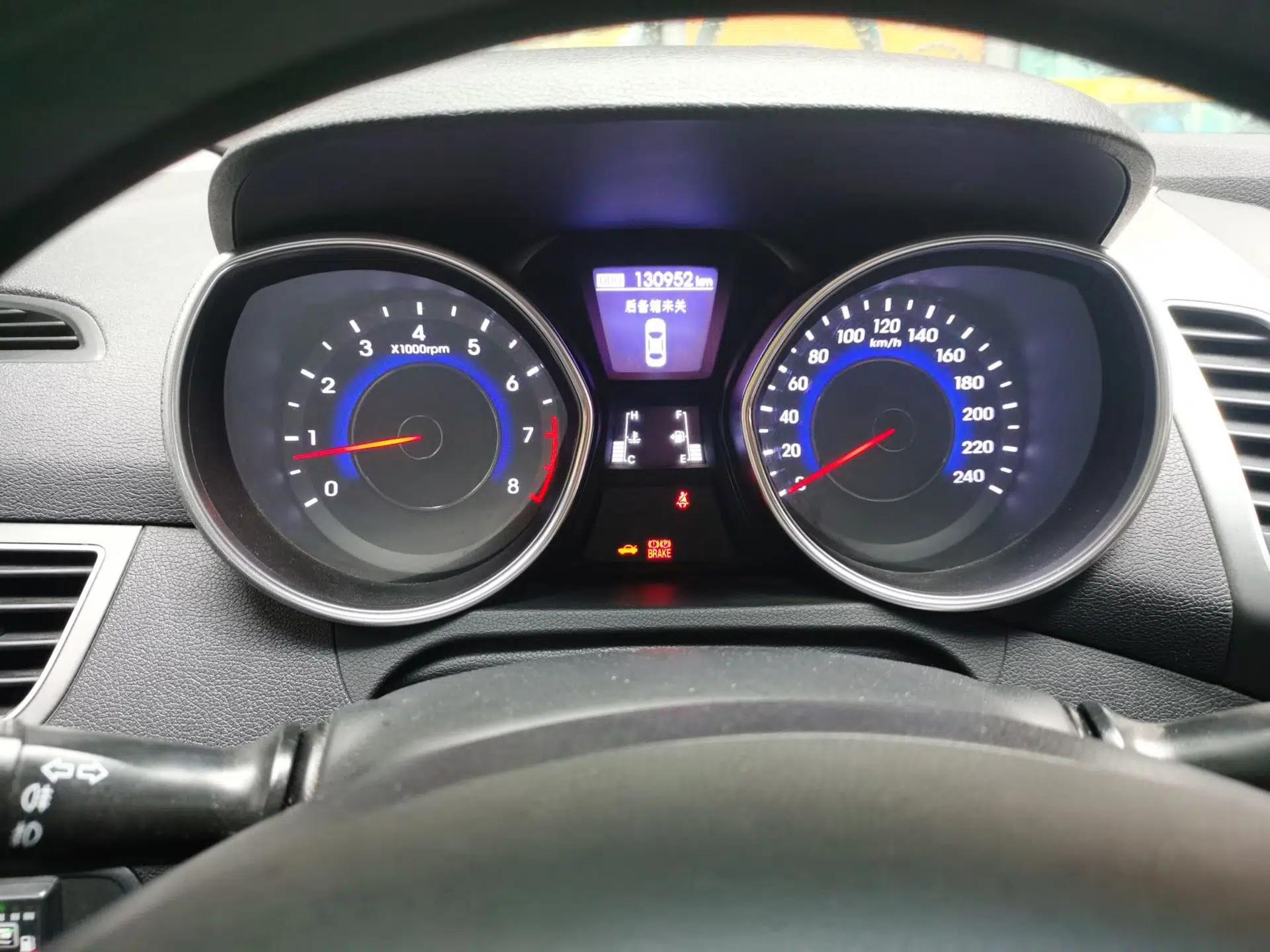 Hyundai Elantra (5th Generation / Langdong) 2016 1.6L Manual Luxury Model — миниатюра 12