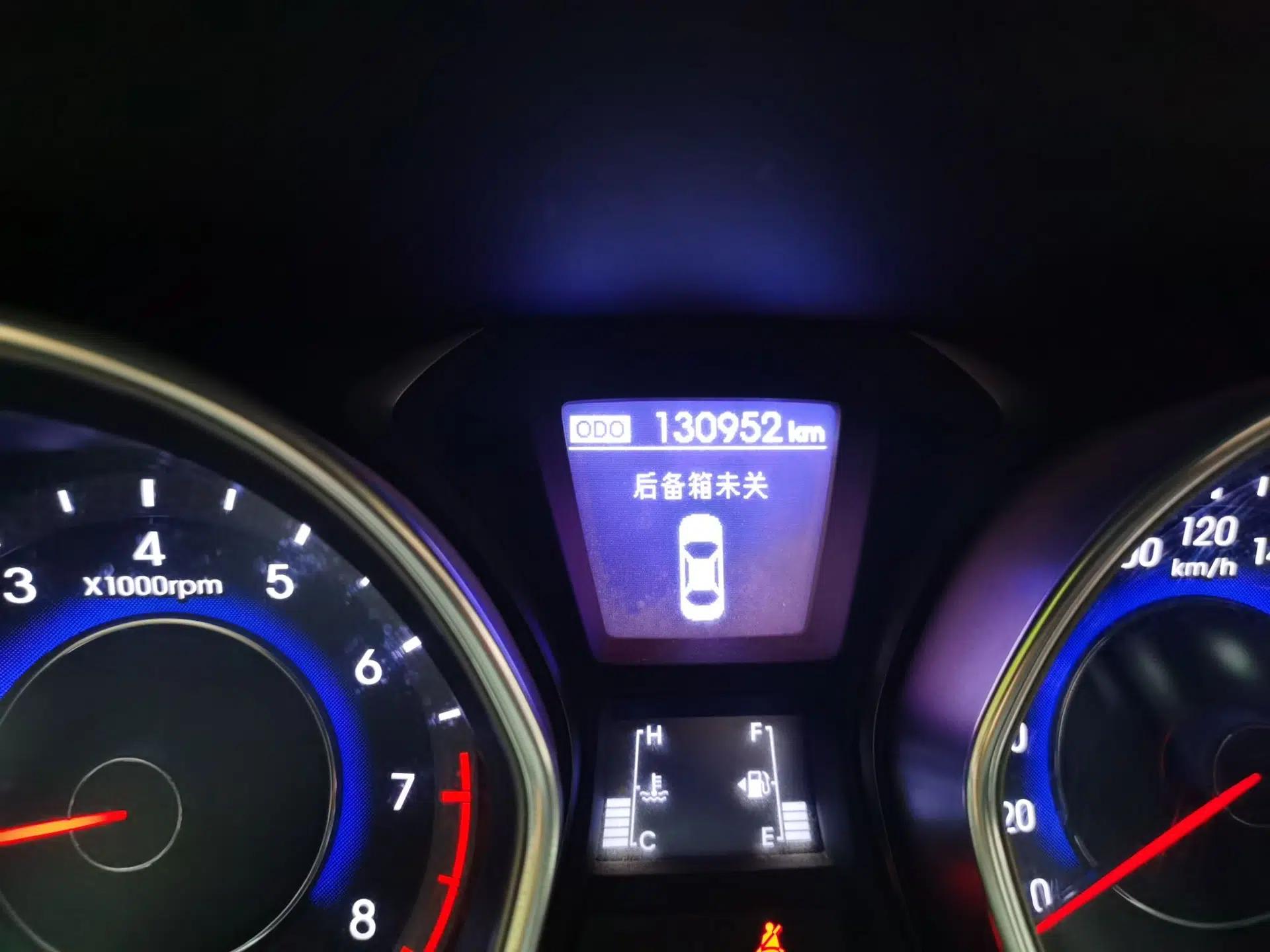 Hyundai Elantra (5th Generation / Langdong) 2016 1.6L Manual Luxury Model — миниатюра 13