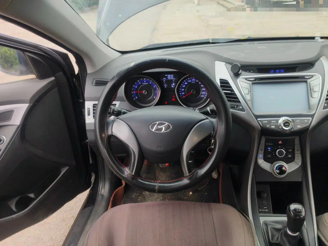 Hyundai Elantra (5th Generation / Langdong) 2016 1.6L Manual Fashion Edition — миниатюра 11