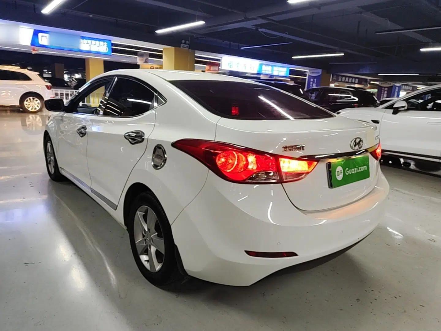 Hyundai Elantra (5th Generation / Langdong) 2013 1.6L Automatic Leading Model — миниатюра 4
