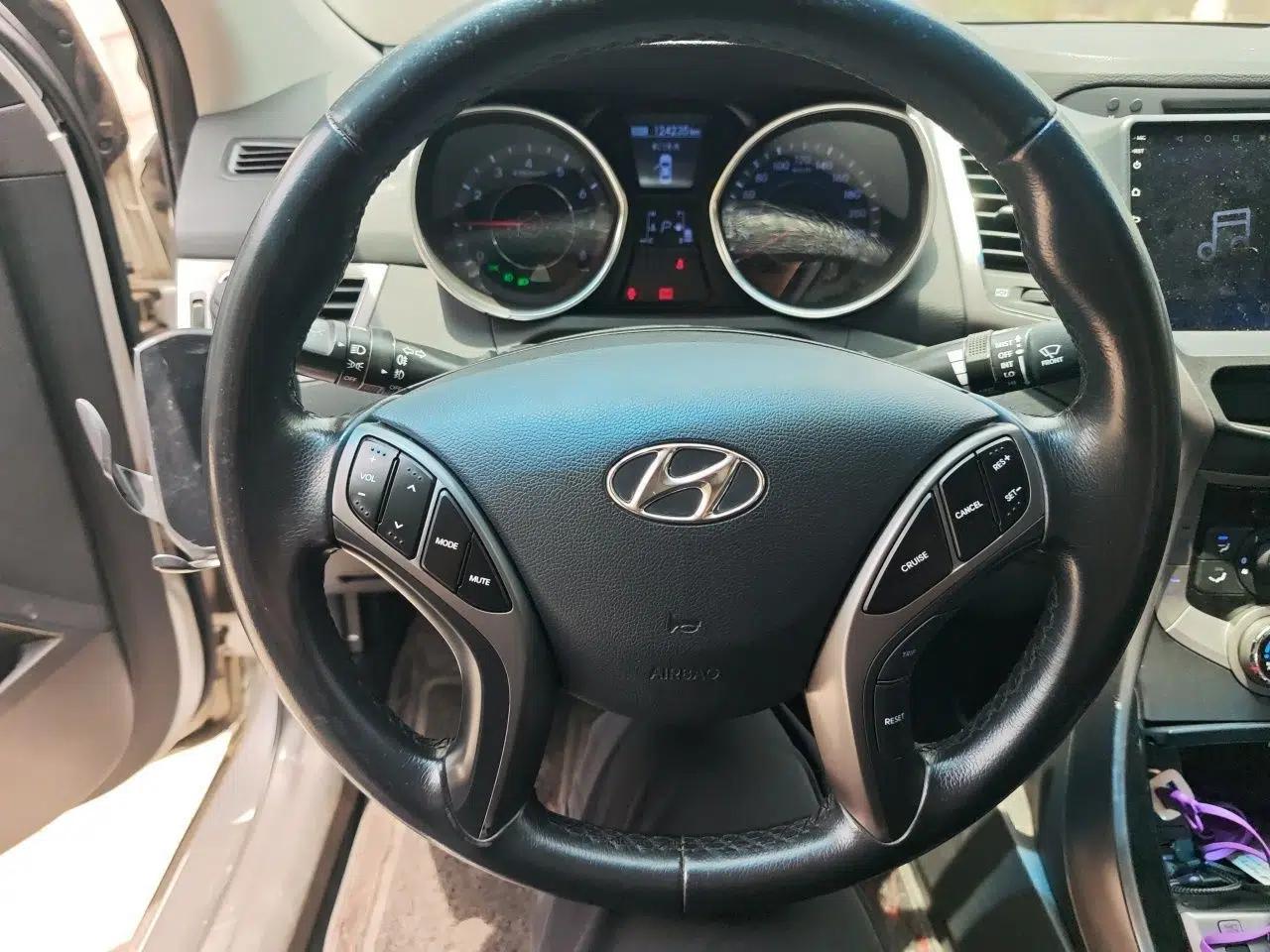 Hyundai Elantra (5th Generation / Langdong) 2013 1.6L Automatic Leading Model — миниатюра 11