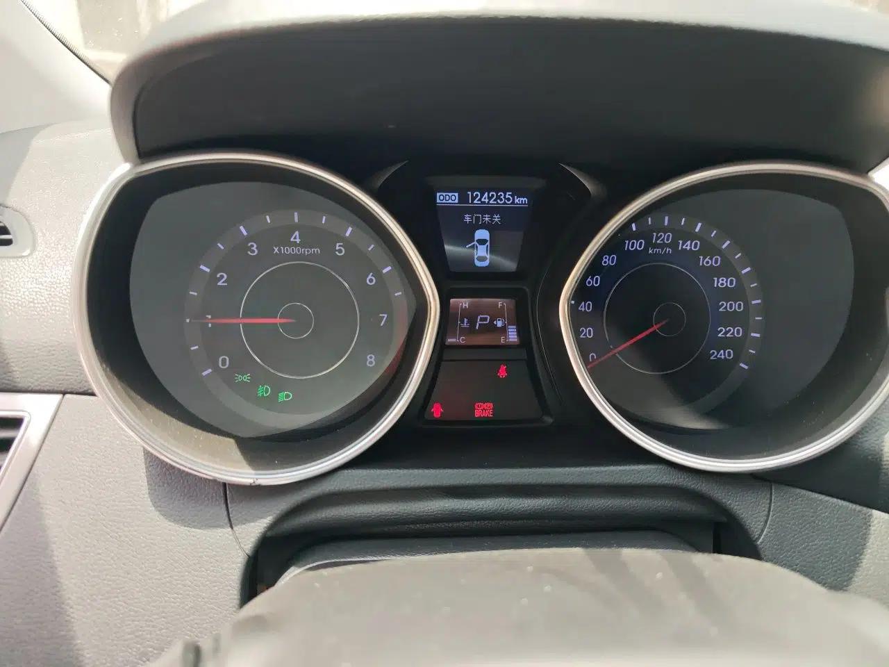 Hyundai Elantra (5th Generation / Langdong) 2013 1.6L Automatic Leading Model — миниатюра 12