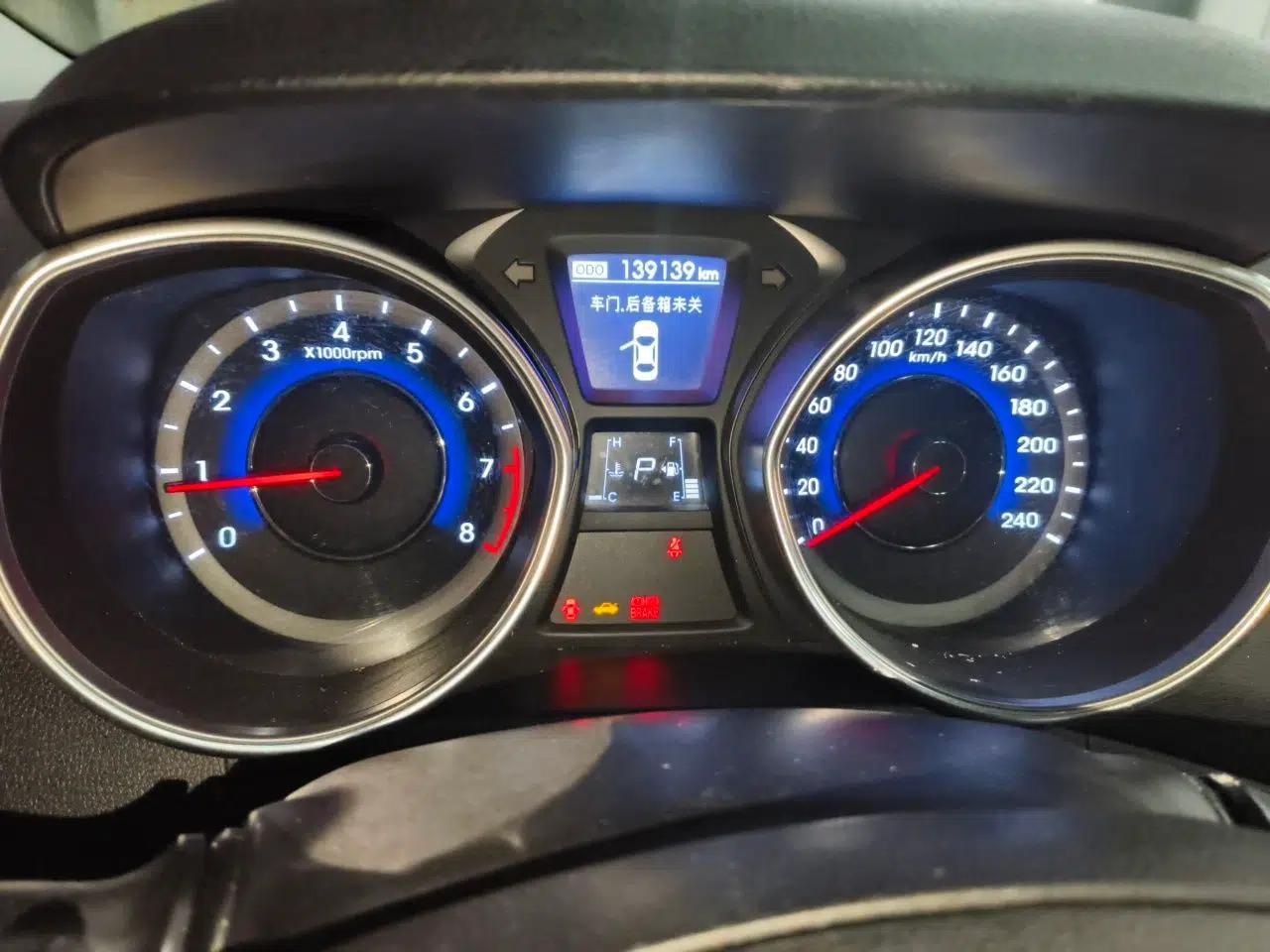 Hyundai Elantra (5th Generation / Langdong) 2015 1.6L Automatic Luxury Model — миниатюра 12