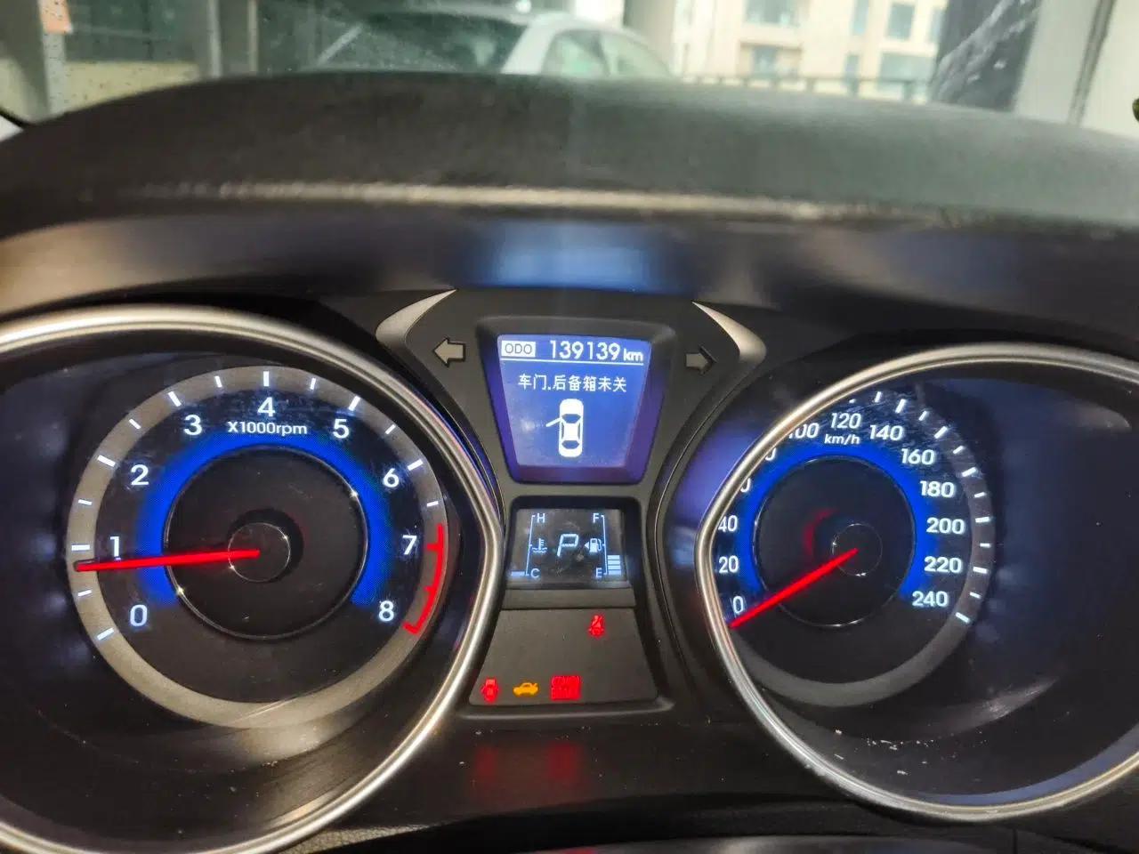 Hyundai Elantra (5th Generation / Langdong) 2015 1.6L Automatic Luxury Model — миниатюра 13