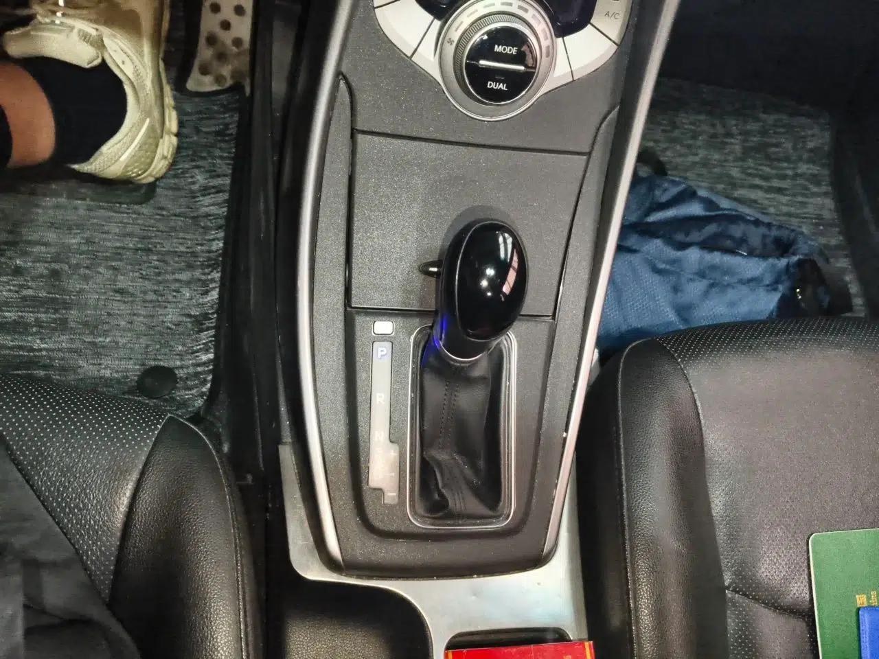Hyundai Elantra (5th Generation / Langdong) 2015 1.6L Automatic Luxury Model — миниатюра 15