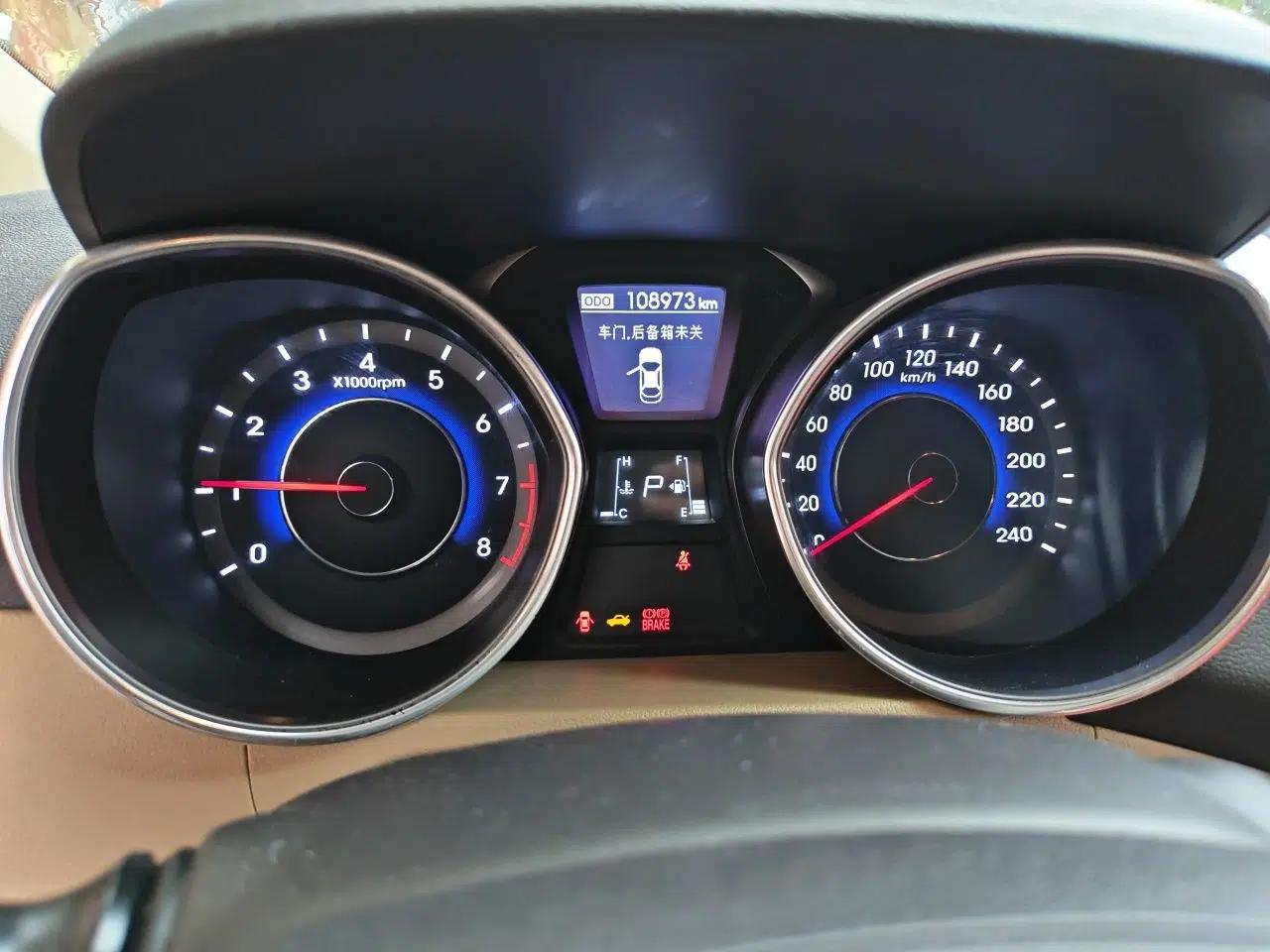Hyundai Elantra (5th Generation / Langdong) 2013 1.6L Automatic Leading Model — миниатюра 12