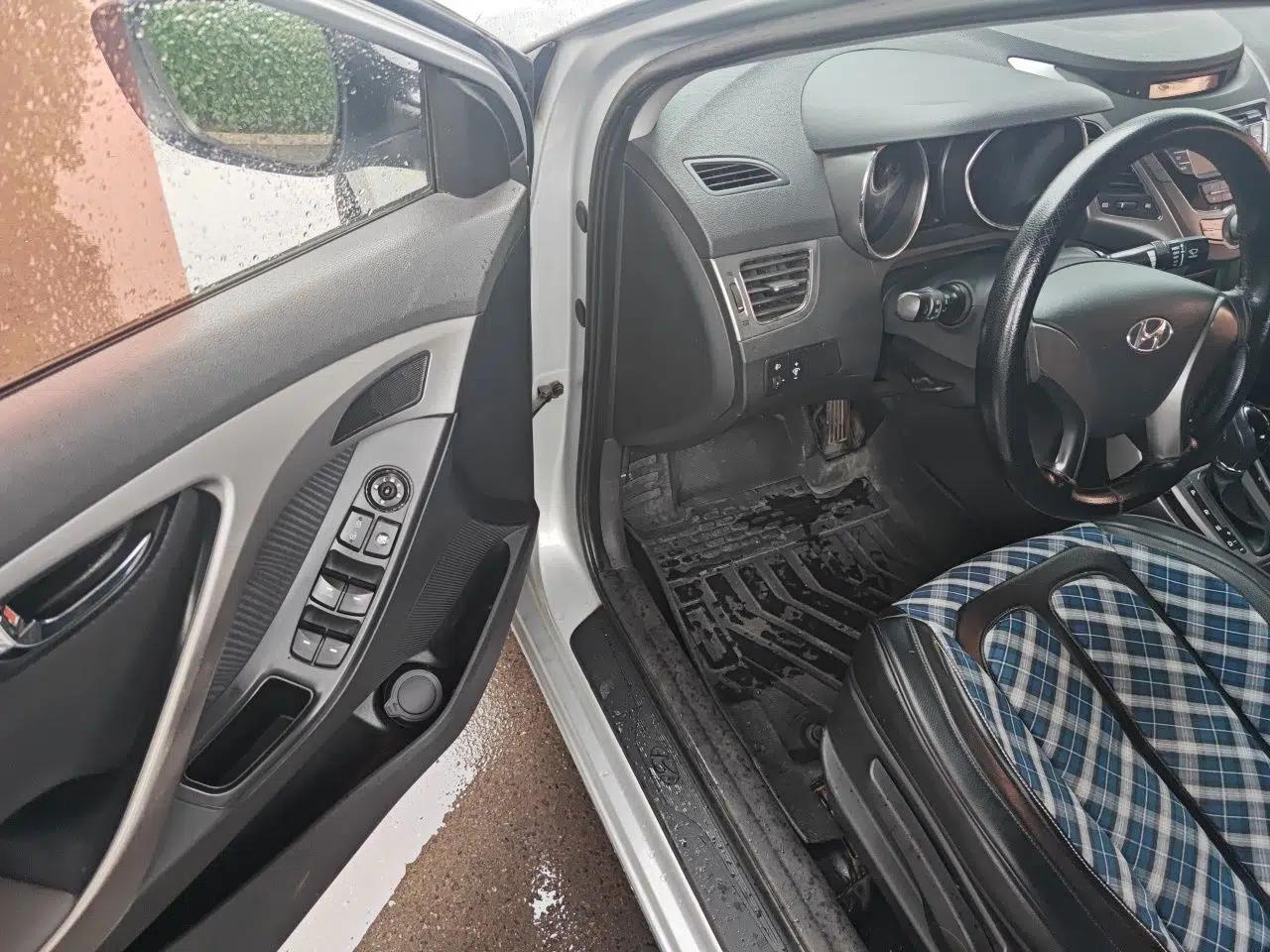 Hyundai Elantra (5th Generation / Langdong) 2012 1.6L Automatic Leading Model — миниатюра 17