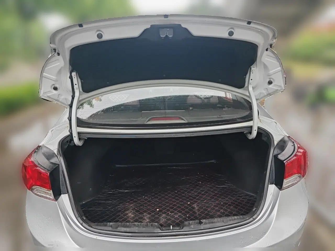 Hyundai Elantra (5th Generation / Langdong) 2012 1.6L Automatic Leading Model — миниатюра 20