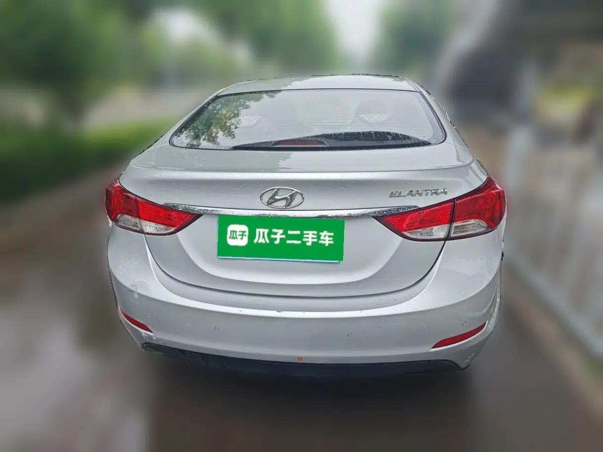Hyundai Elantra (5th Generation / Langdong) 2012 1.6L Automatic Leading Model — миниатюра 5