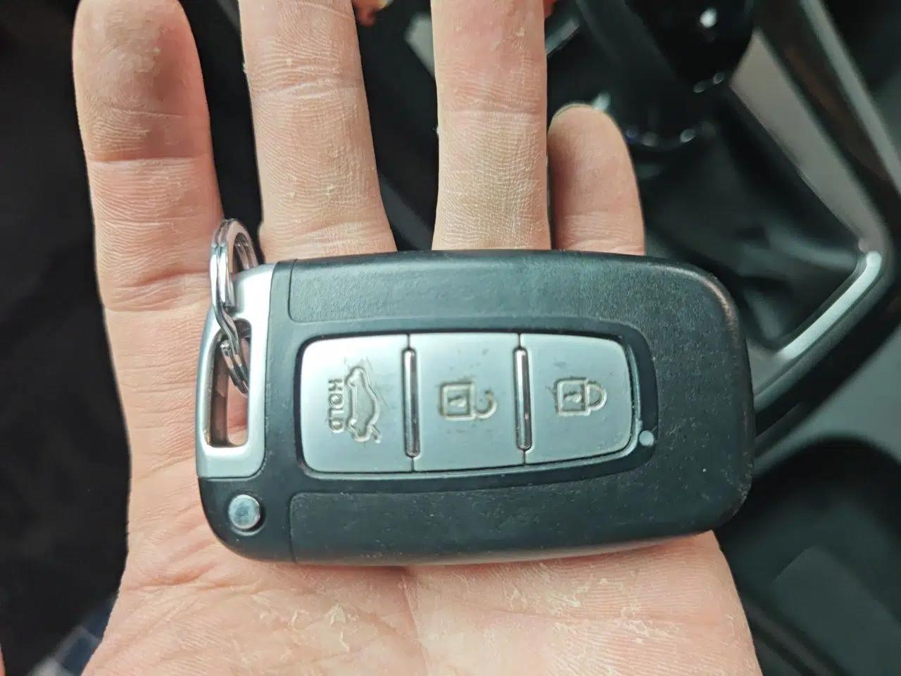 Hyundai Elantra (5th Generation / Langdong) 2012 1.6L Automatic Leading Model — миниатюра 9