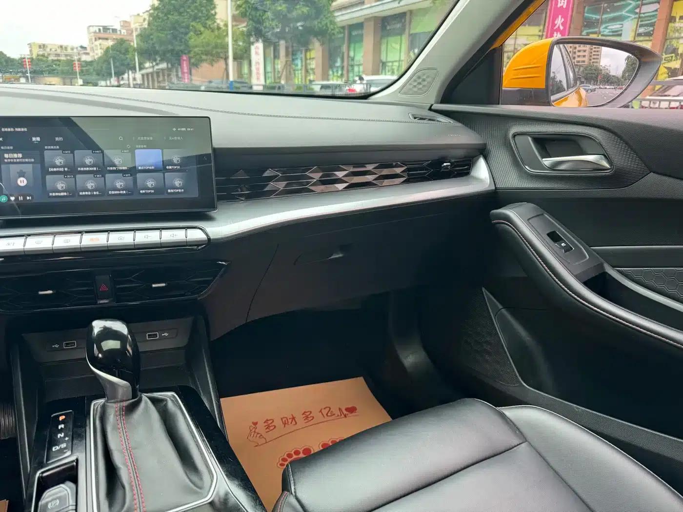 MG5 2022 180DVVT CVT Youth Luxury Edition — миниатюра 15